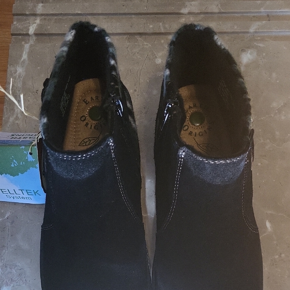 Earth Origins Black Boots Sleek and Durable